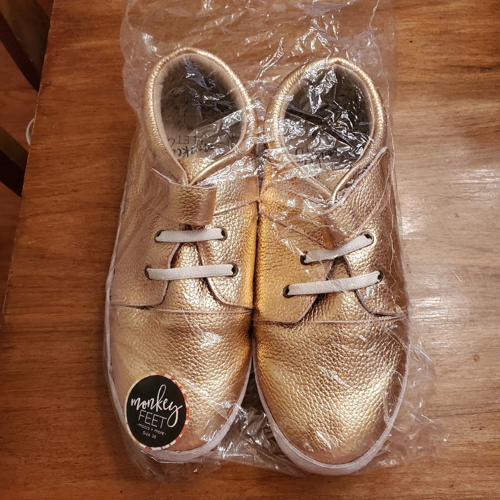 Monkey Feet Low Tops Mommy size 38